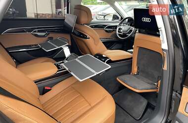 Седан Audi A8 2022 в 