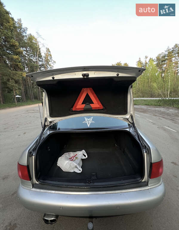 Седан Audi A8 2001 в Борзні
