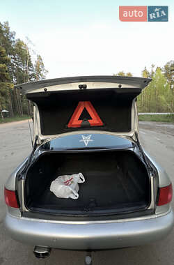 Седан Audi A8 2001 в 