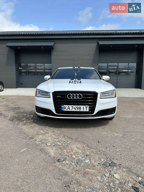 Седан Audi A8 2015 в 