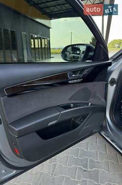 Седан Audi A8 2011 в 