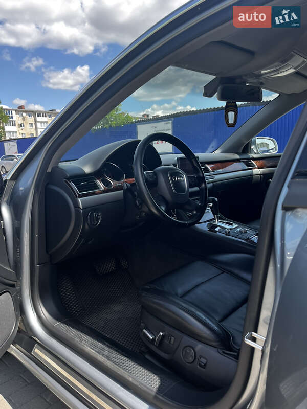 Седан Audi A8 2006 в Калуші
