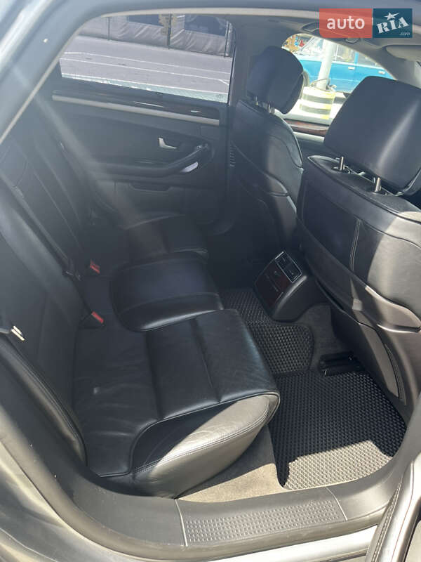 Седан Audi A8 2006 в Калуше