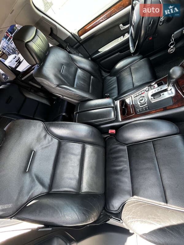 Седан Audi A8 2006 в Калуше