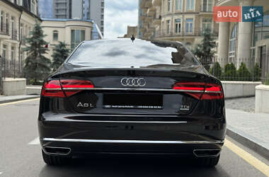 Седан Audi A8 2017 в 