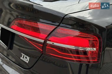 Седан Audi A8 2017 в 