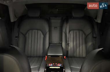 Седан Audi A8 2017 в 