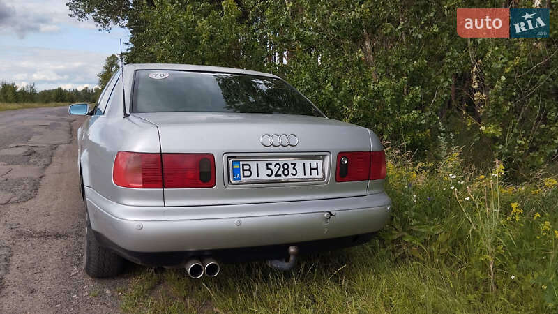 Седан Audi A8 1995 в Хороле фото 7 Седан Audi A8 1995 в Хороле