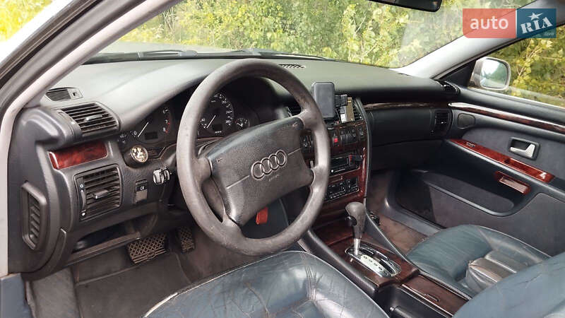 Седан Audi A8 1995 в Хороле фото 14 Седан Audi A8 1995 в Хороле