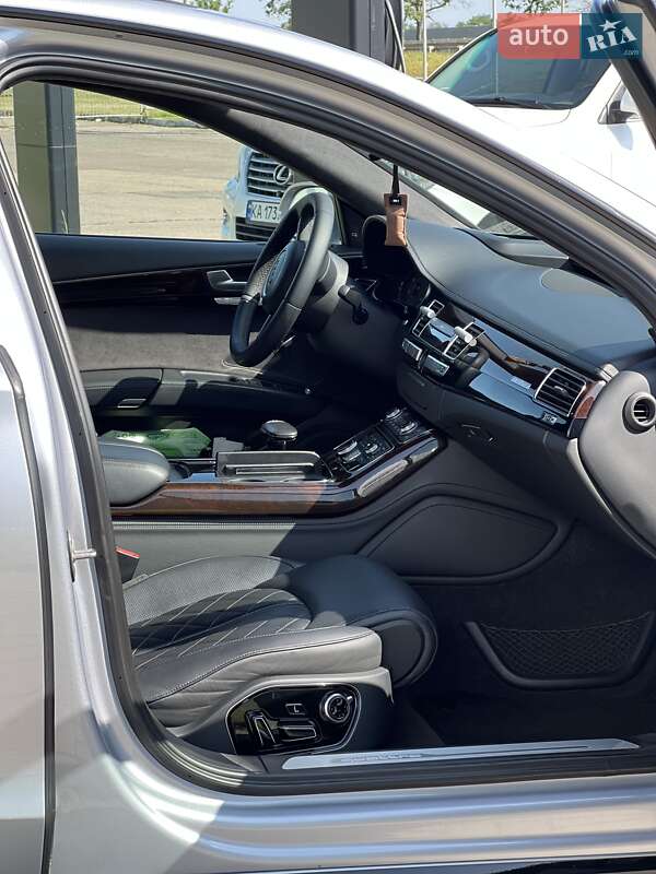 Седан Audi A8 2015 в Одессе