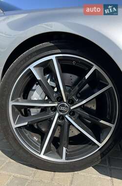 Седан Audi A8 2015 в 