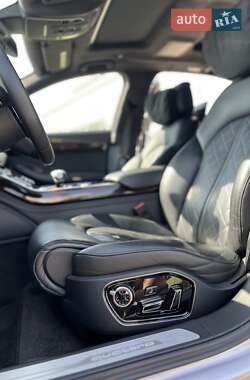 Седан Audi A8 2015 в 
