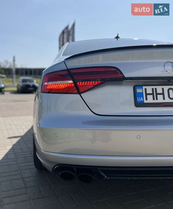 Седан Audi A8 2015 в Одессе