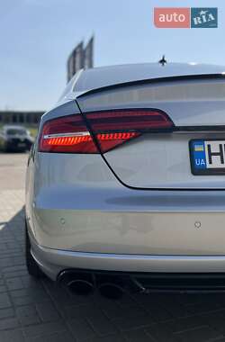 Седан Audi A8 2015 в 
