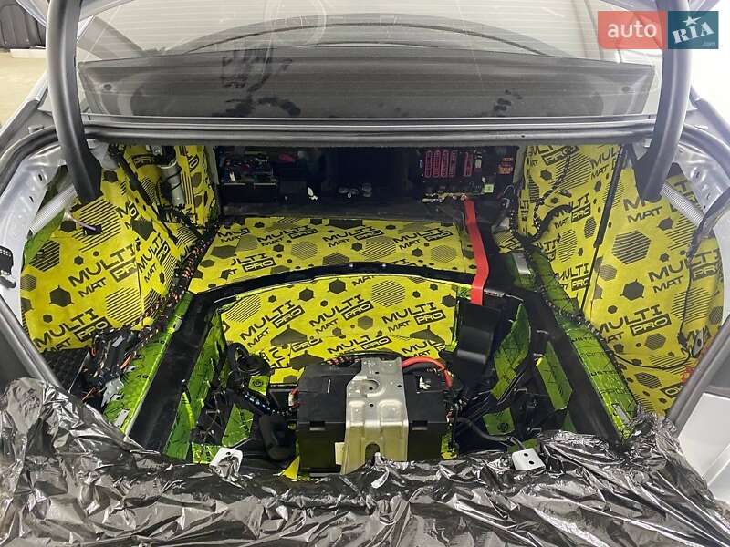 Седан Audi A8 2015 в Одессе