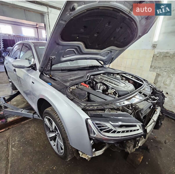 Седан Audi A8 2015 в Одессе