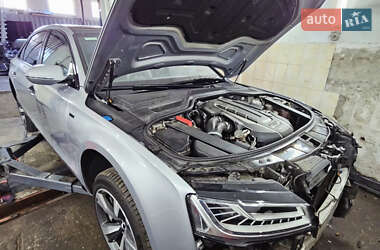 Седан Audi A8 2015 в 
