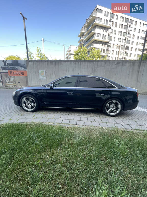 Седан Audi A8 2012 в Львове