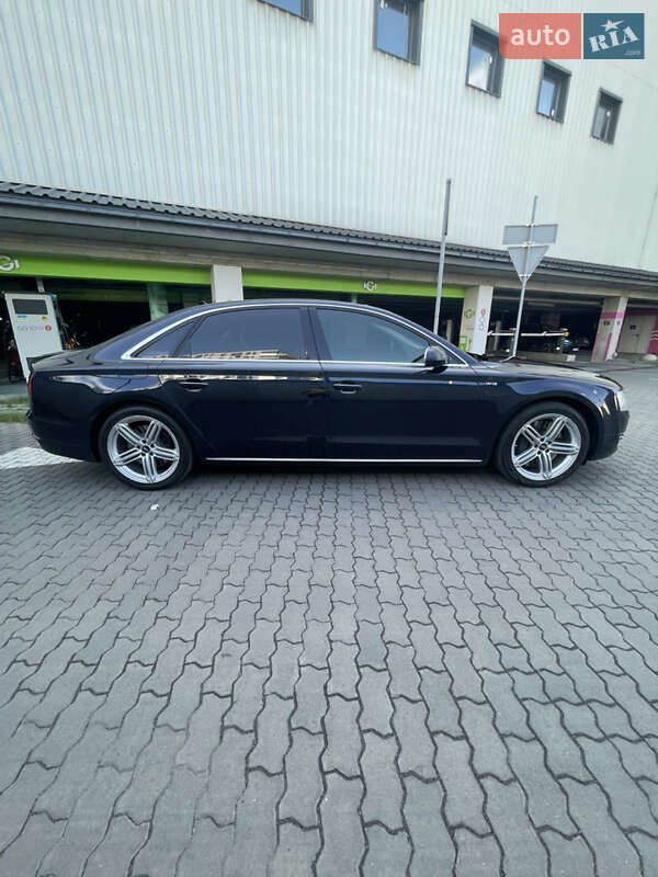 Седан Audi A8 2012 в Львове