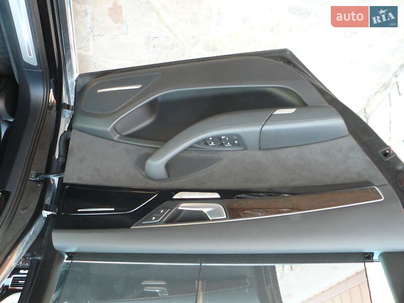 Седан Audi A8 2013 в Ивано-Франковске