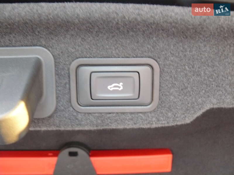 Седан Audi A8 2013 в Ивано-Франковске