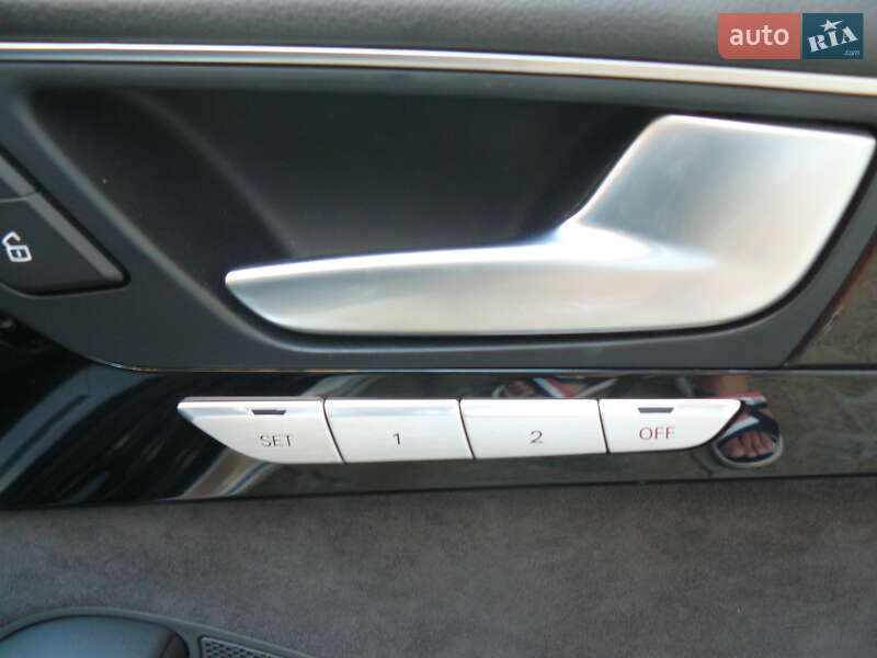 Седан Audi A8 2013 в Ивано-Франковске