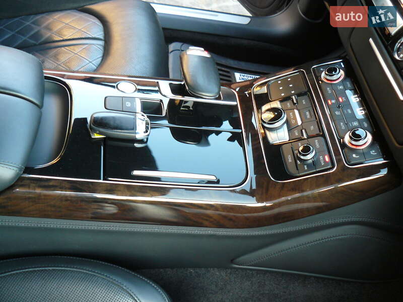 Седан Audi A8 2013 в Ивано-Франковске