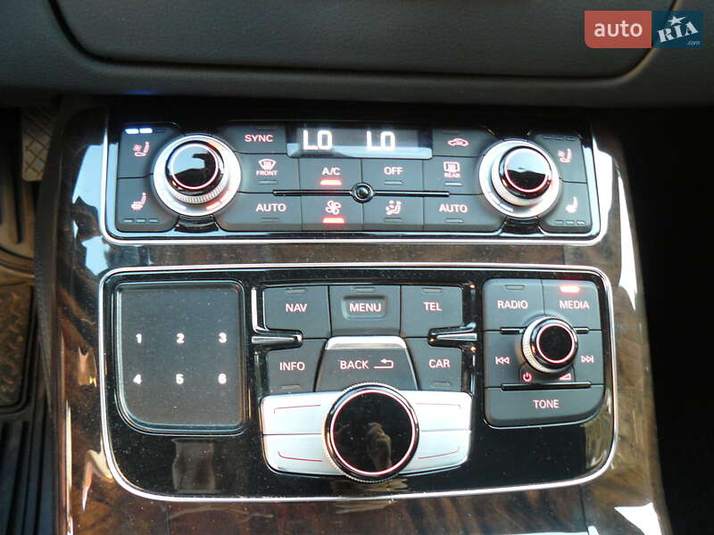Седан Audi A8 2013 в Ивано-Франковске