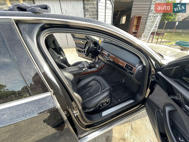 Седан Audi A8 2011 в Ивано-Франковске