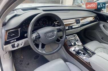 Седан Audi A8 2015 в 