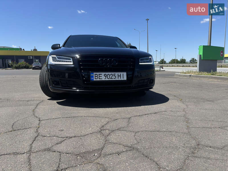 Седан Audi A8 2015 в Миколаєві