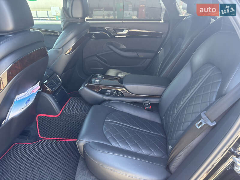 Седан Audi A8 2015 в Миколаєві