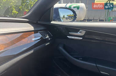 Седан Audi A8 2015 в 