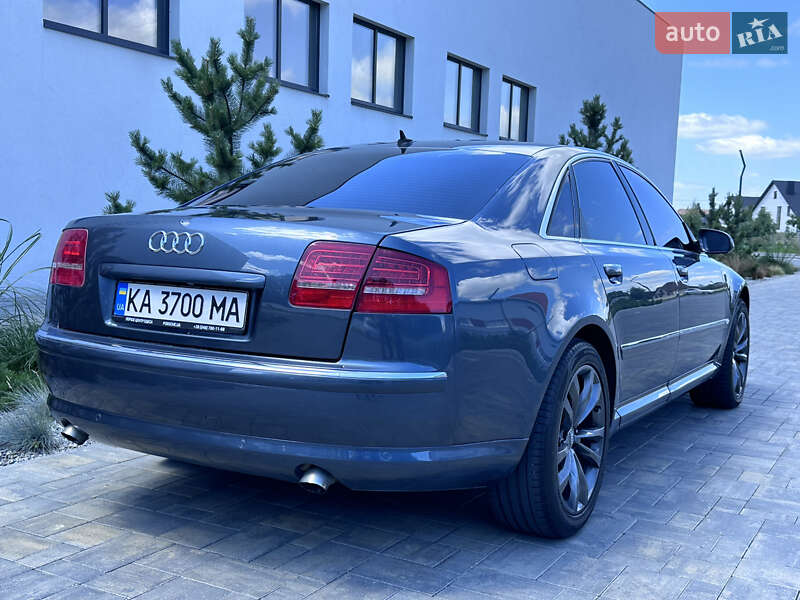 Седан Audi A8 2004 в Луцке