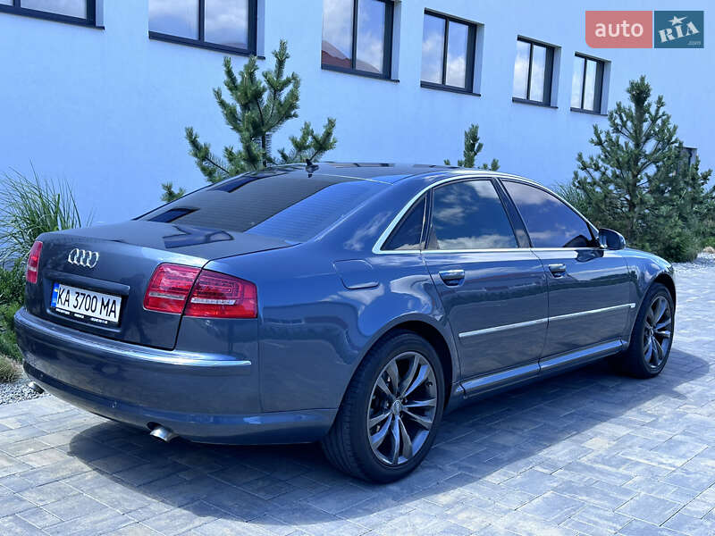 Седан Audi A8 2004 в Луцке