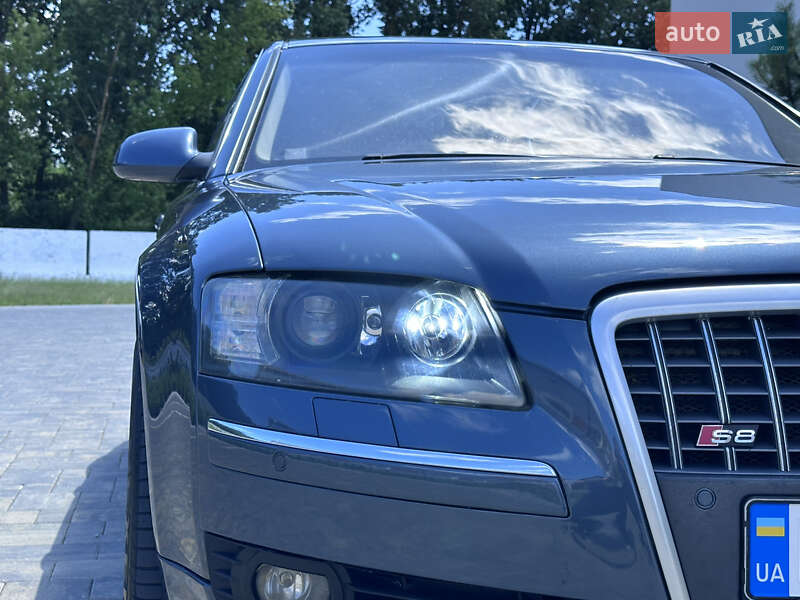 Седан Audi A8 2004 в Луцке