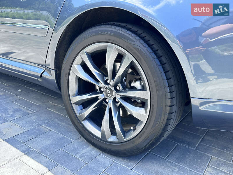 Седан Audi A8 2004 в Луцке