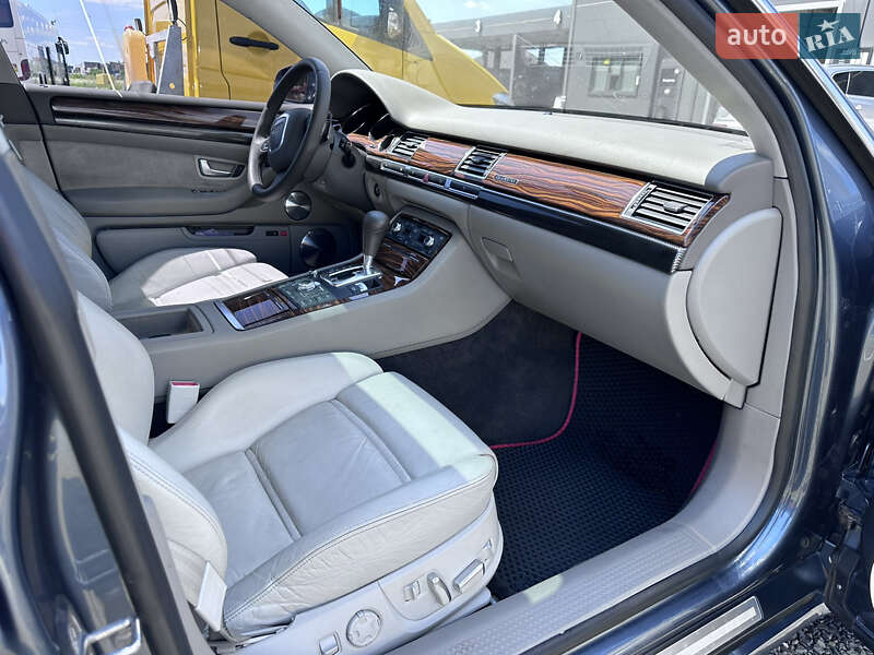 Седан Audi A8 2004 в Луцке