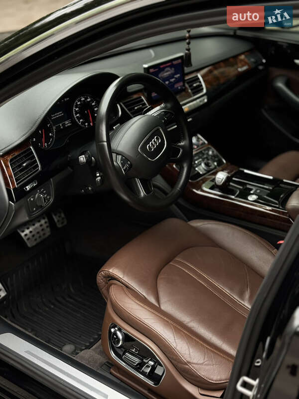 Седан Audi A8 2013 в Днепре
