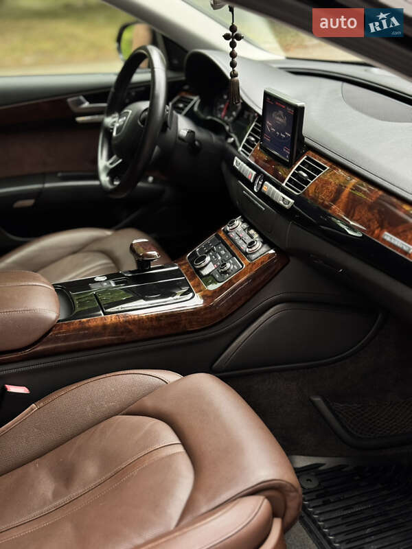 Седан Audi A8 2013 в Днепре
