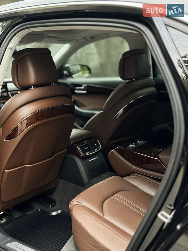 Седан Audi A8 2013 в Днепре