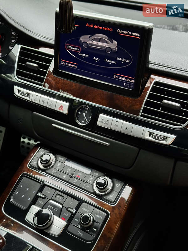 Седан Audi A8 2013 в Днепре