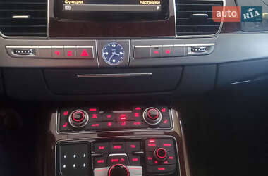 Седан Audi A8 2011 в 