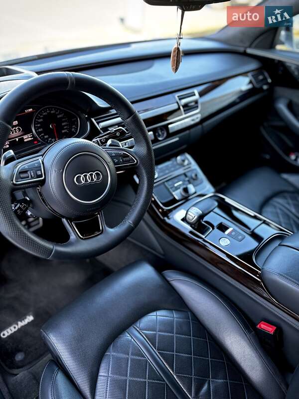 Седан Audi A8 2015 в Одессе
