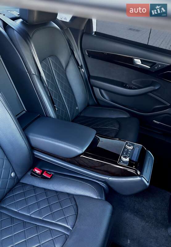 Седан Audi A8 2015 в Одессе