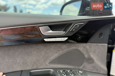 Седан Audi A8 2017 в 