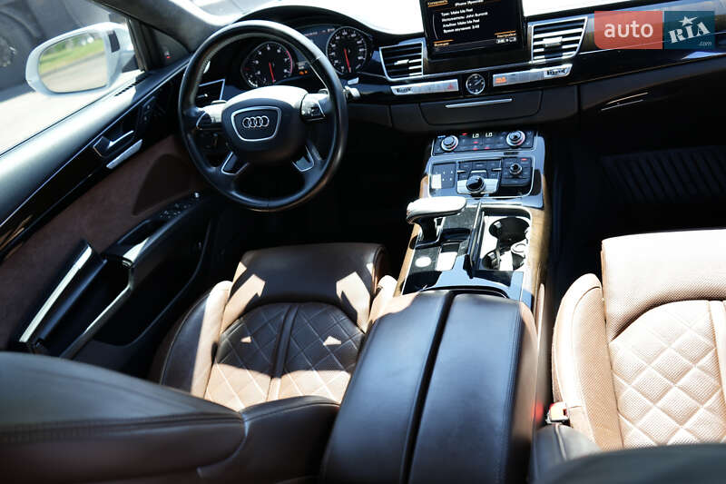 Седан Audi A8 2016 в Житомире