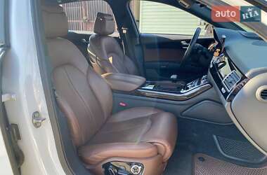 Седан Audi A8 2017 в 