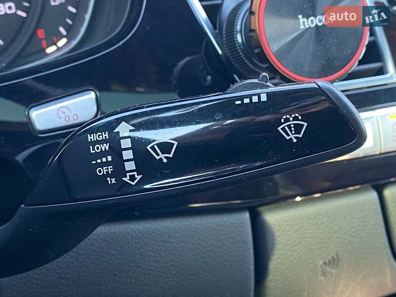 Седан Audi A8 2017 в Києві