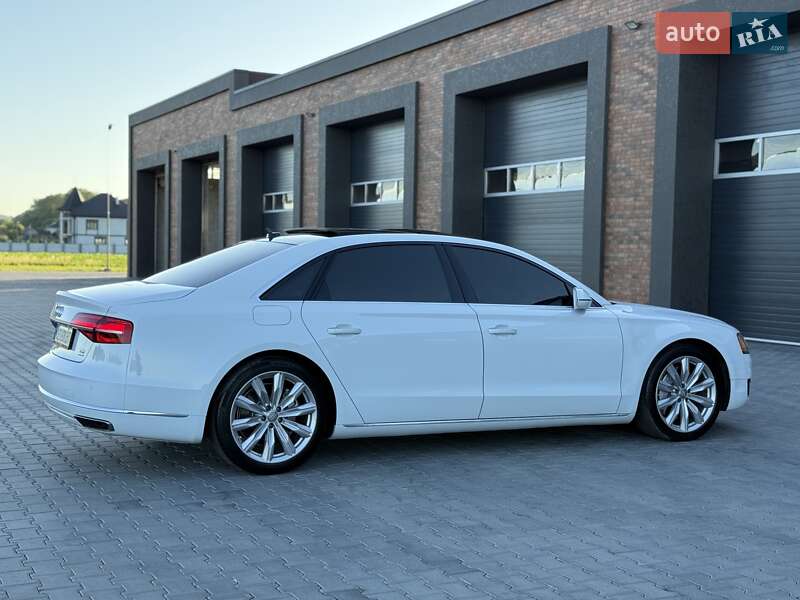 Седан Audi A8 2015 в Черновцах
